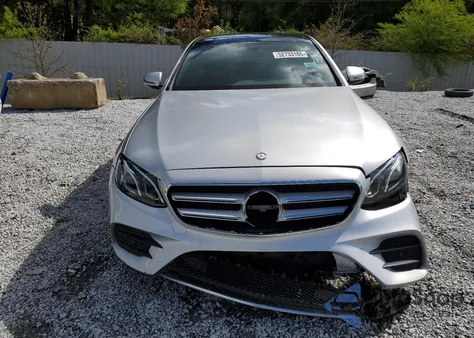 2017 Mercedes-Benz E 300 z USA, uszkodzony, nr VIN WDDZF4JB2HA192563